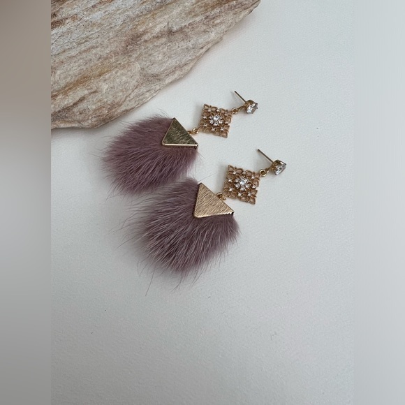 Flirty Dusty Pink Dangle Earrings - Elegant Pink Feather Dangle Earrings - Picture 3 of 16